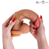 Dildo Gary XL doblado con las dos manos, de silicona líquida flexible