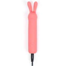 ILY The Rabbit Bullet conectado al cable de carga
