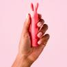Detalle lateral de las orejas de ILY The Rabbit Bullet