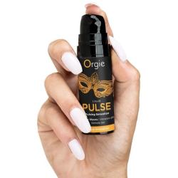 Mano sosteniendo Orgie Liquid Pulse con gel visible en el dosificador