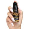 Mano sosteniendo Orgie Liquid Pulse con gel visible en el dosificador