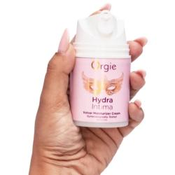 Envase rosa de Orgie Hydra Intima 50 ml sostenido en la mano