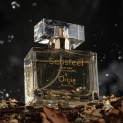 Frasco de Orgie Sensfeel para hombre 50 ml en una composición sobre fondo oscuro