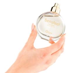 Frasco redondo de Orgie Sensfeel para mujer 50 ml sostenido en la mano