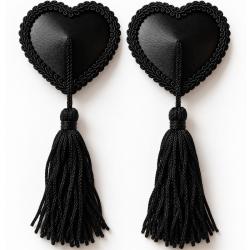 Par de cubrepezones CR4897 negros de corazón con borlas sobre fondo blanco