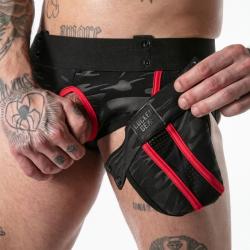 Locker Gear Full Military Access jock brief rojo, detalle de la pieza delantera, toma 2