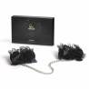 Bijoux Indiscrets Frou Frou esposas de organza negras con cadena, junto a su caja