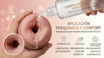 Aplicación de lubricante base agua en el interior de un masturbador masculino realista